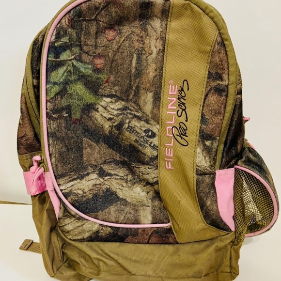 Women’s Realtree Fieldline Pro Series Backpack Camouflage With Light Pink Trim - Picture 2 of 9
